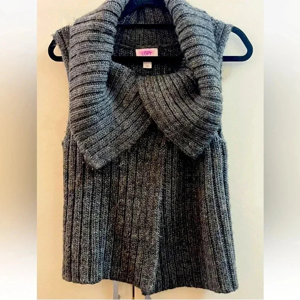 Ann Taylor LOFT Shades Wool Blend Sleeveless Buckle Knit jacket vest Size XS